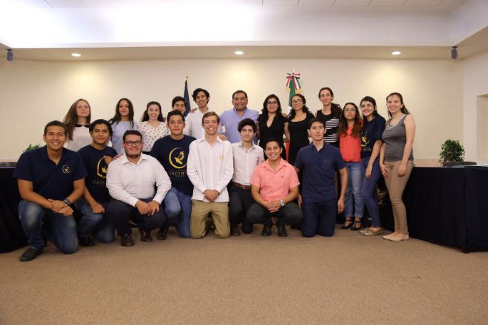 Jóvenes y Secretario de Educación intercambian ideas