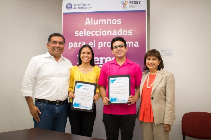 Dos jóvenes yucatecos son hoy “Líderes del mañana”