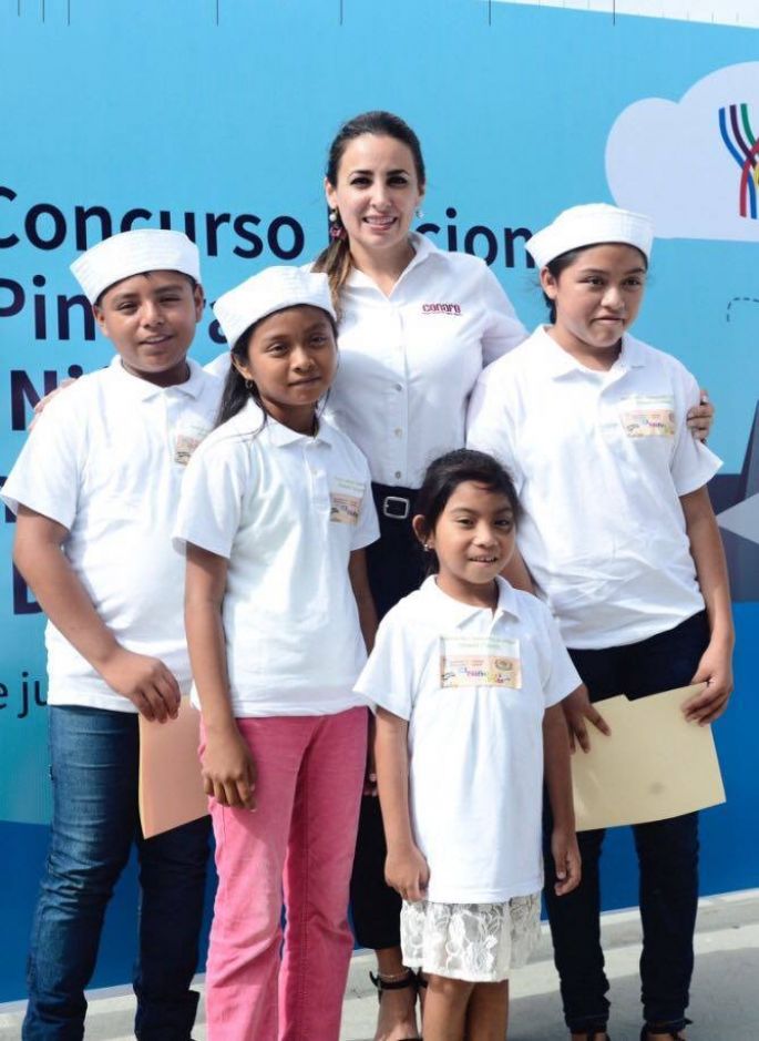 Premiación a alumnos del CONAFE en el concurso “El Niño y la Mar”.