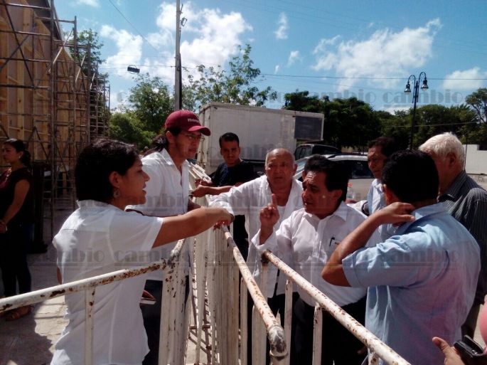 Batean a regidor de Morena, no lo dejan entrar a evento de AMLO.