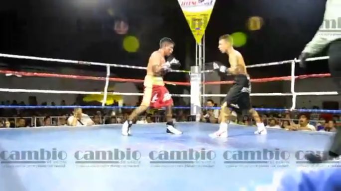 “El Cristalito” en lleva la noche de box en Kanasín, su mamá es noqueada.