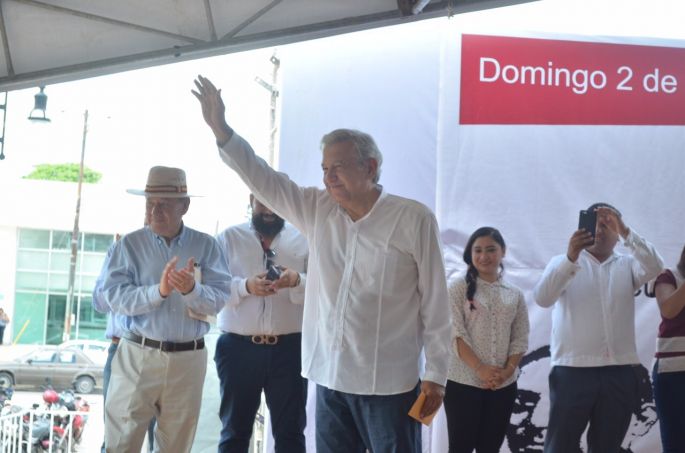 AMLO se reúne en Mérida con más de 3 mil personas.