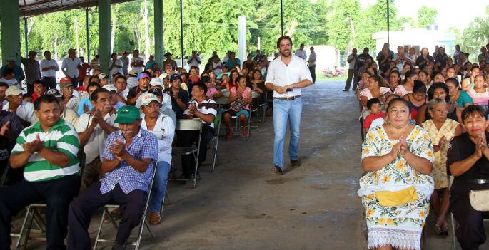 Pablo Gamboa recorre y apoya a los yucatecos, ahora le tocó a Tzucacab al sur de Yucatán.