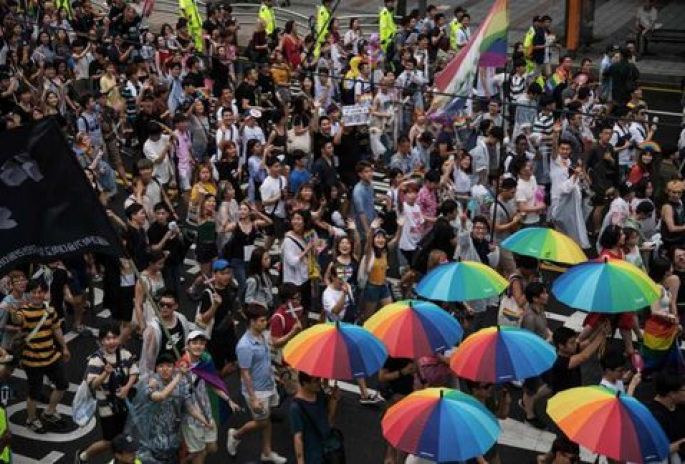 Marcha gay en Seúl con más de 10 mil personas, pese a protestas de cristianos conservadores.