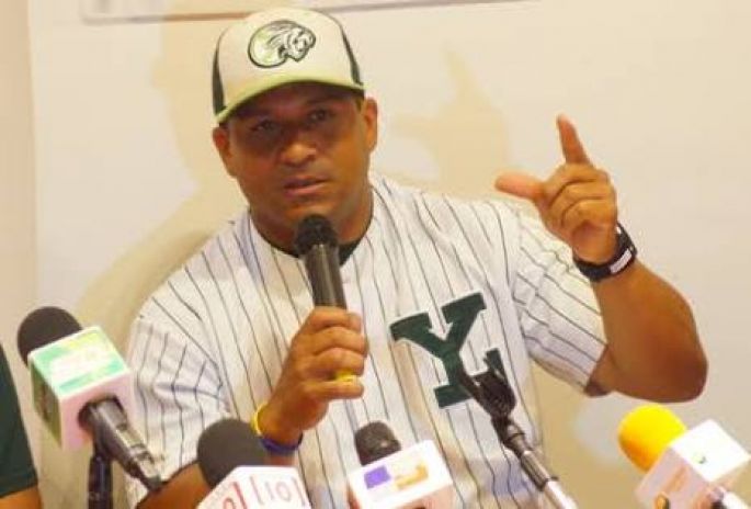 Willie Romero, despedido como manager de los Leones.