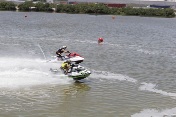 Oswaldo Cervera, gana la Fórmula 1 de motos acuáticas.
