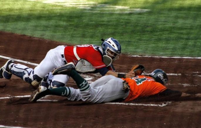 Los Leones a la final de la Zona Sur, barren a los Bravos de León.