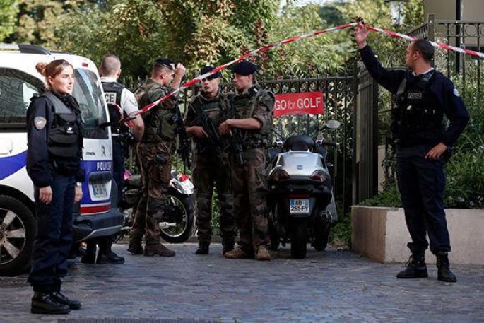 Atropellan a seis militares franceses cerca de París.