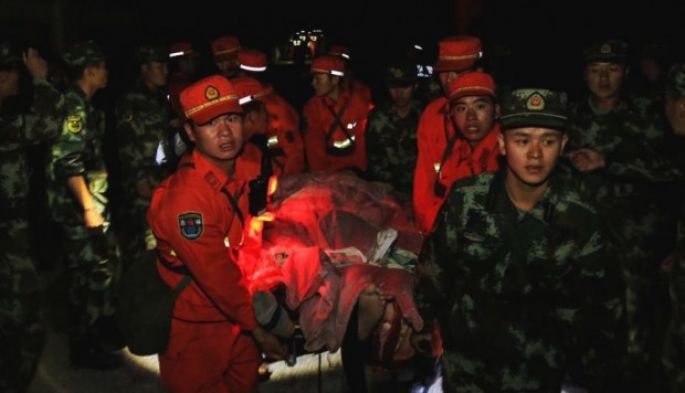 19 muertos y 60.000 evacuados por el terremoto en China