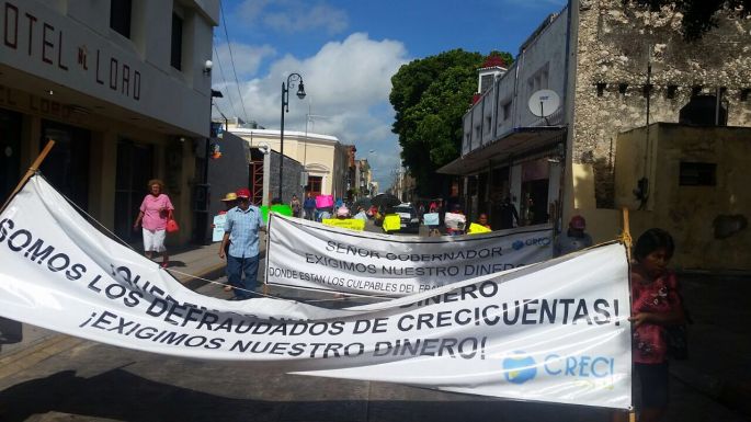 Sigue la lucha de defraudados de Crecicuentas.