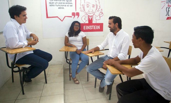  Pablo Gamboa impulsa la educación para el crecimiento integral de los jóvenes.