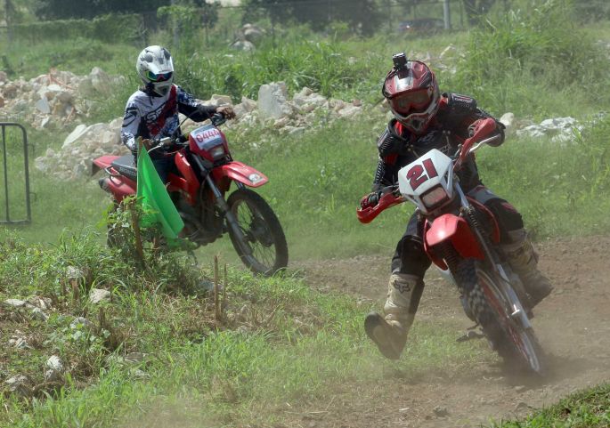 Daniel Flores gana en la categoría estelar del motociclismo en el Parque de Deportes extremos