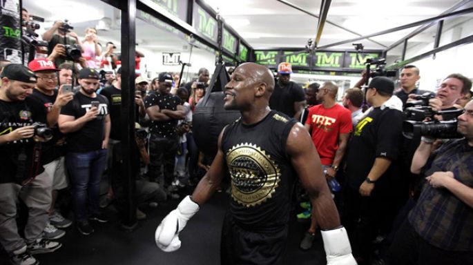 Floyd Mayweather Jr fue noqueado por un sparring