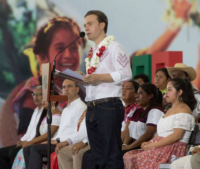 El mayor compromiso es seguir siendo un factor de unidad entre nuestras hermanas y hermanos indígenas: Manuel Velasco.