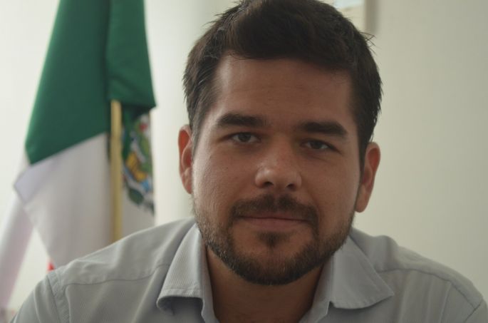Vila Dosal, gasta más recursos en su promoción personal que en estímulos financieros a mujeres: Enrique Febles