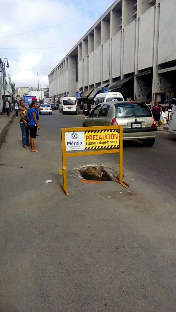 Nadie arregla registro de la 54 x 69 del Centro de Mérida.