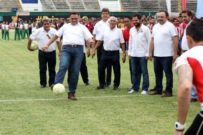 Vuelve a rodar el balón en la Liga de Fútbol de Primera Fuerza