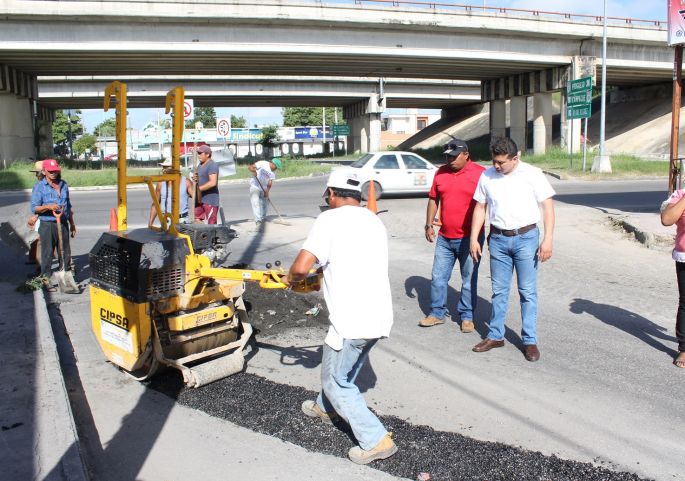Supervisa el alcalde los trabajos de bacheo en Kanasín