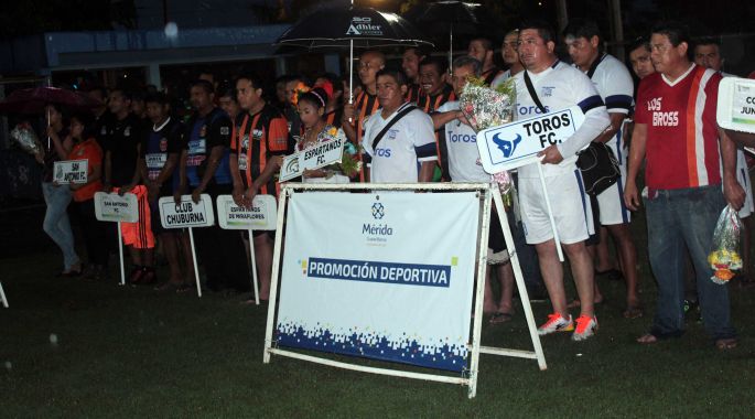 Se inaugura el torneo de la Liga de Veteranos de fútbol de primera fuerza