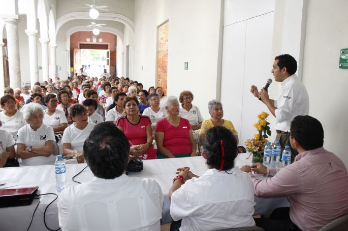 Jubilados y pensionado del Gobierno conocen bondades del Mes del Testamento.