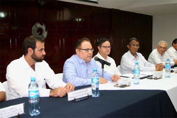 Un grupo de empresarios y funcionarios del gobierno de Yucatán viajan a Cuba a la FIHAV
