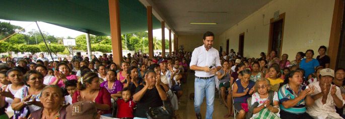 Pablo Gamboa sigue su recorrido por Yucatán, para ayudar a las familias