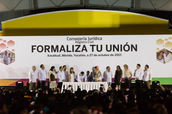Parejas yucatecas celebran enlace ante la ley