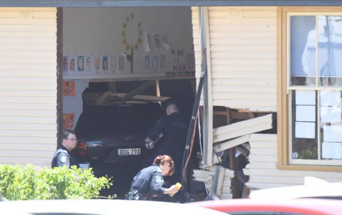 Dos niños muertos y más de 20 heridos tras chocar un coche contra una escuela en Australia