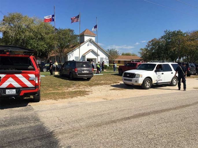 Al menos 27 muertos y 24 heridos en un tiroteo en una iglesia en Texas
