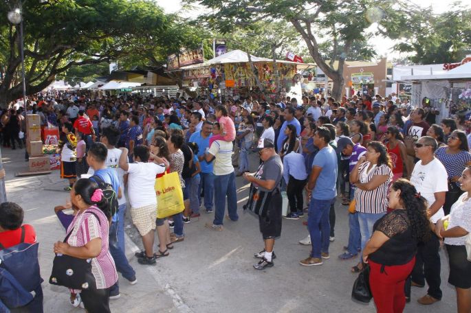 Más de medio millón de personas en X´matkuil en el puente de la Revolución