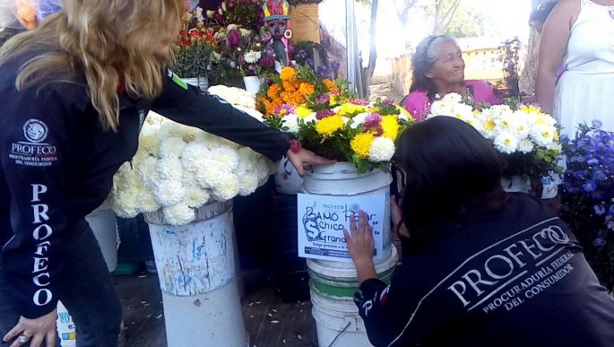 La Profeco vigila que no haya abusos en los cementerios