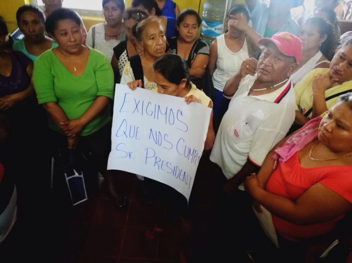 Protestan antorchistas contra el alcalde de Peto a quien acusan de mentiroso