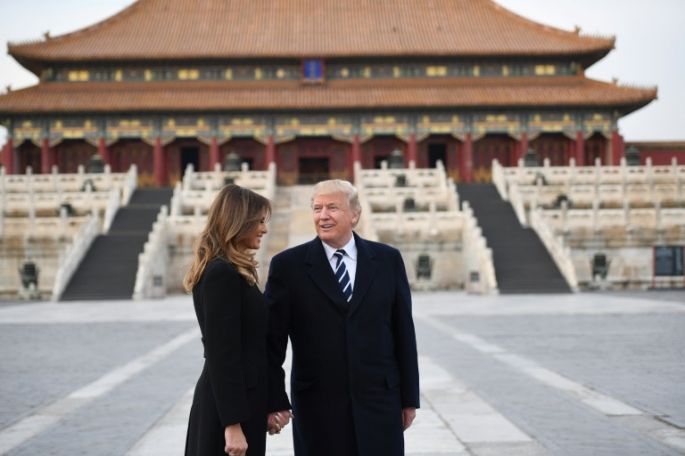 Trump llega a China, la etapa más delicada de su gira asiática, centrada en Corea del Norte
