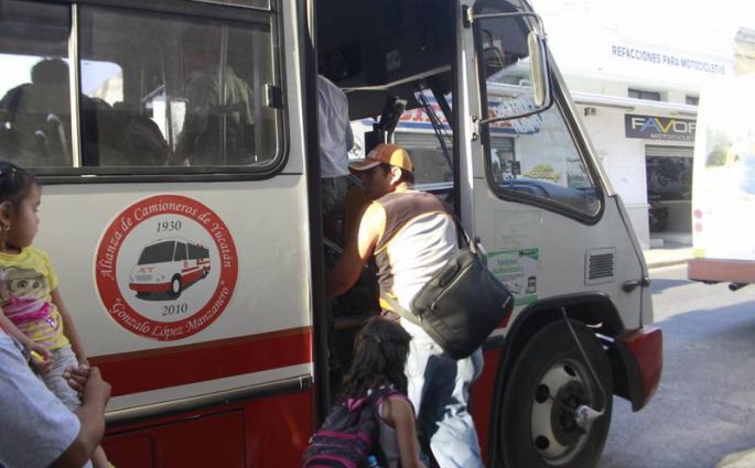 Ni la Navidad hace gentiles a los camioneros del transporte urbano