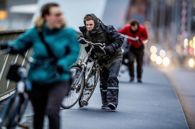 Caos en los transportes y seis muertos por tormenta en el norte de Europa