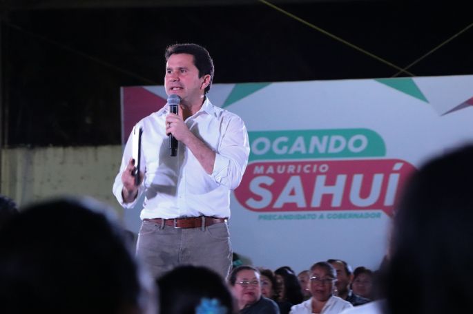 Mauricio Sahuí visita Espita, donde vivió su infancia