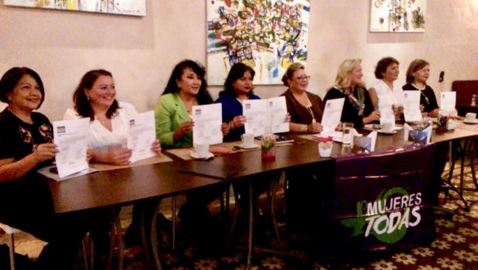 Partidos cierran filas con los hombres y excluyen a las mujeres