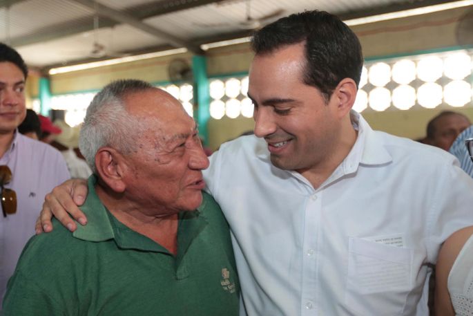 Reciben con entusiasmo a Mauricio Vila Dosal vecinos de Tunkás, Quintana Roo y Cenotillo