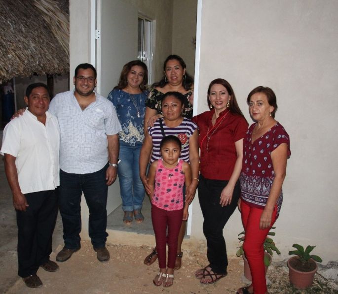 Más de 60 familias se benefician con cuartos y baños en Valladolid