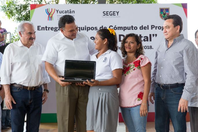 Bienestar Digital recompensa esfuerzo de madres y padres de familia