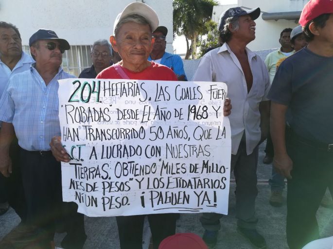 Protestan ejidatarios en la SCT