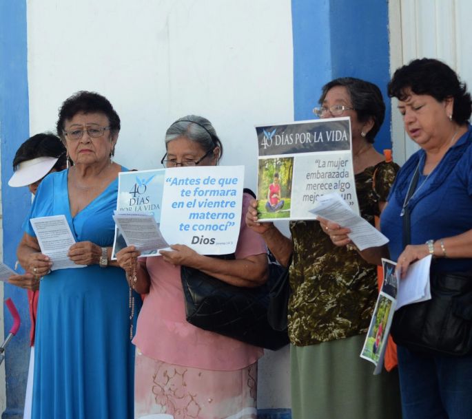 Solicitan la intervención del Gobierno Estatal por el caso de las "rezadoras" contra del aborto 