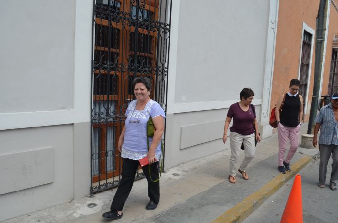 La sociedad condena el atentando contra la activista Sandra Peniche