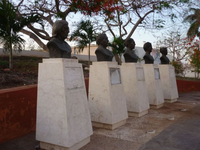 Nombres de calles, avenidas, monumentos en Mérida, con poca presencia femenina