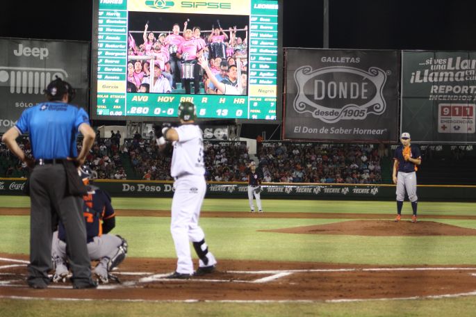 Emocionante debut en casa de los Leones, derrotan 10x6 a Tigres 