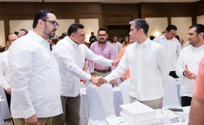 Sociedad yucateca seguirá avanzando por la senda de la democracia: RZB
