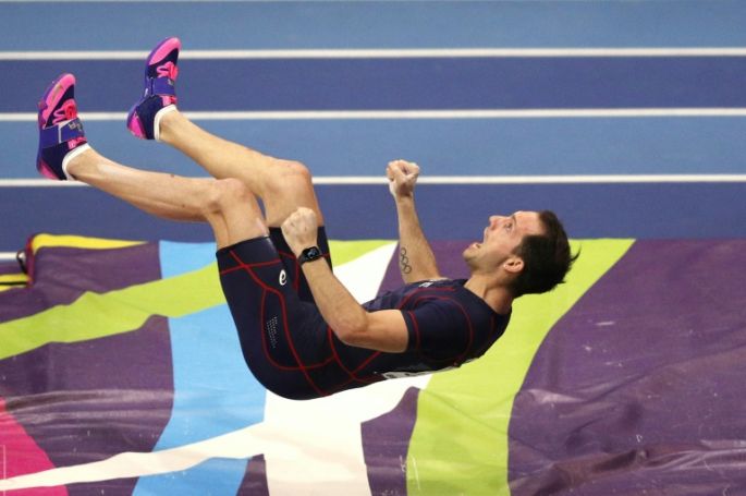 El francés Renaud Lavillenie se proclama por tercera vez campeón del mundo de salto con garrocha en pista cubierta