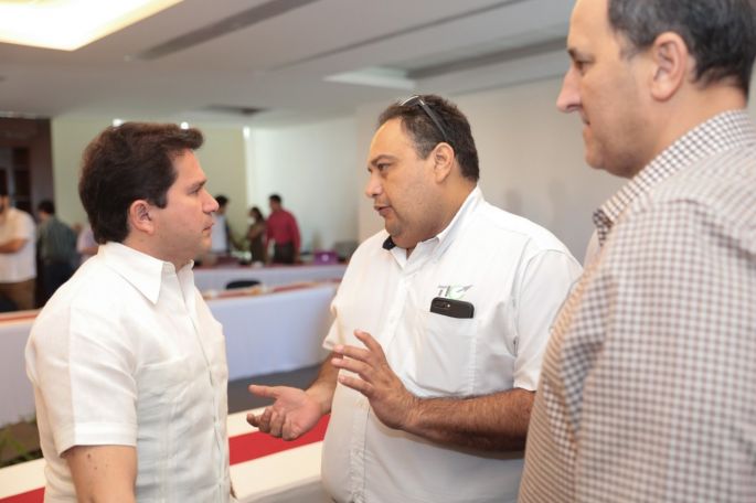 Sahuí escucha a comerciantes y prestadores de servicios