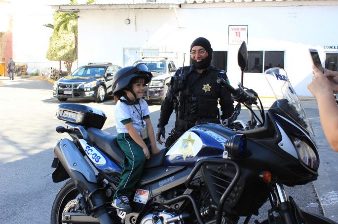 Niños del Jardín “ESTADO DE SONORA” visitaron las instalaciones de la Policía Municipal