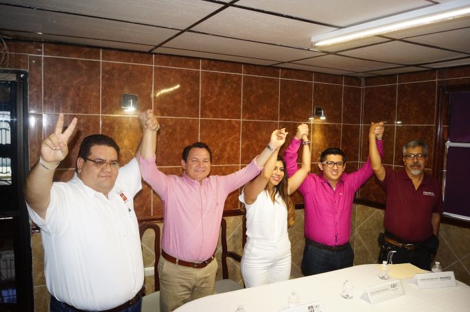 Joaquín "Huacho" Díaz Mena, rindió protesta como candidato del PES, PT y MORENA